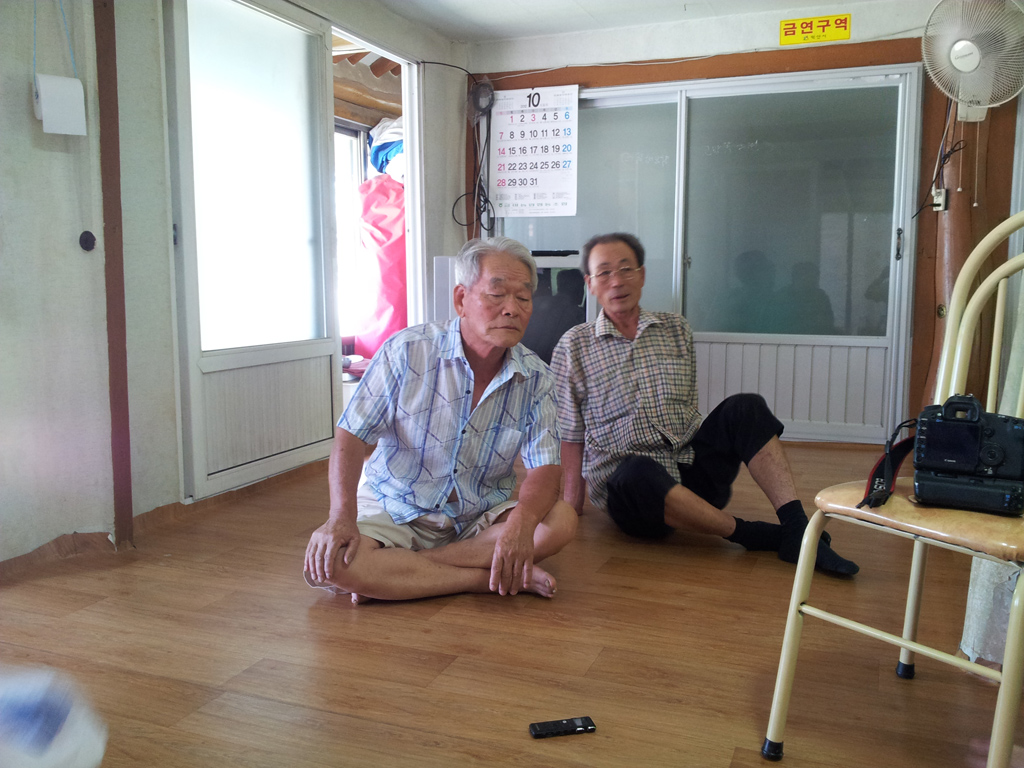 좌 정종길, 우 박근수