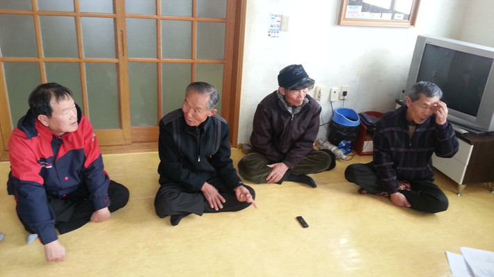 오른쪽부터 엄시상  엄병웅 엄기억 엄봉석