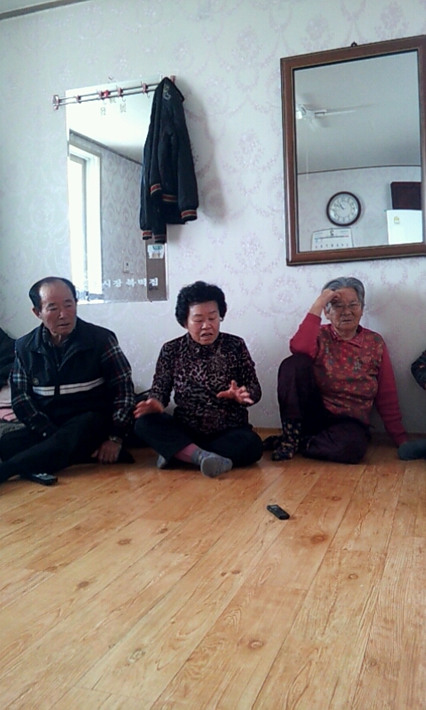 가운데 신영례