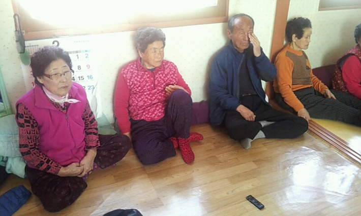 가운데 허덕강